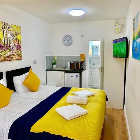 London Studio Apartments, Private Bathroom, Kitchenette, Parking, Np2 외부 사진