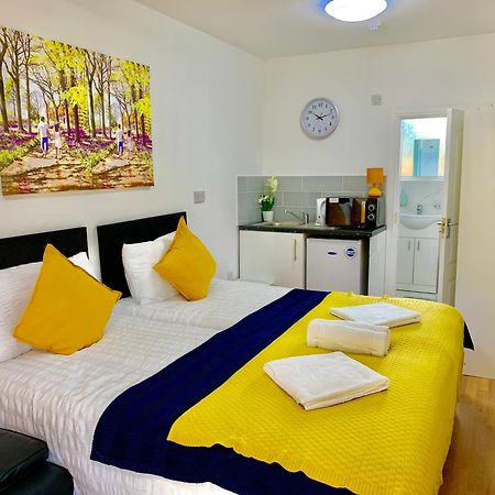 London Studio Apartments, Private Bathroom, Kitchenette, Parking, Np2 외부 사진