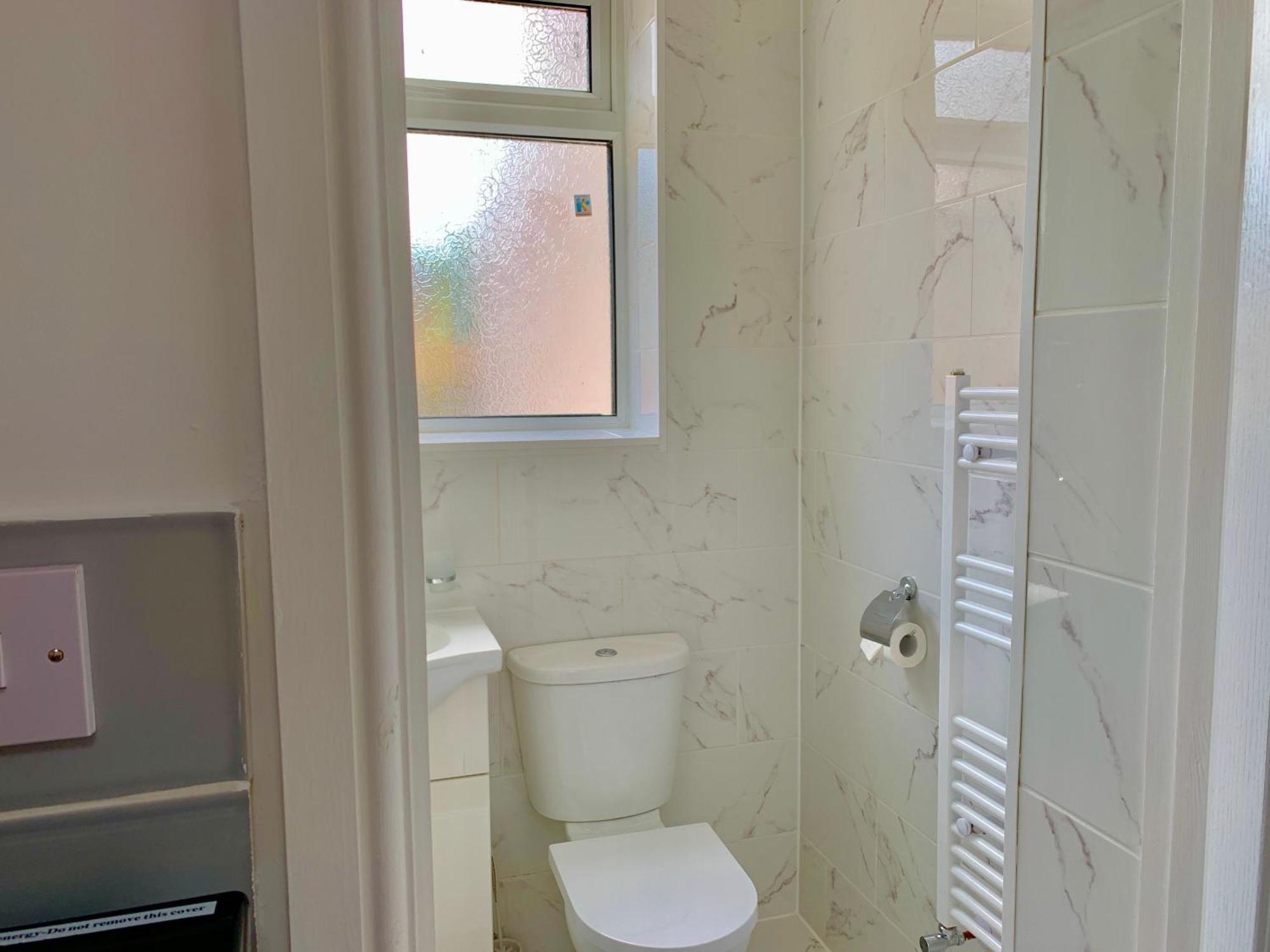 London Studio Apartments, Private Bathroom, Kitchenette, Parking, Np2 외부 사진
