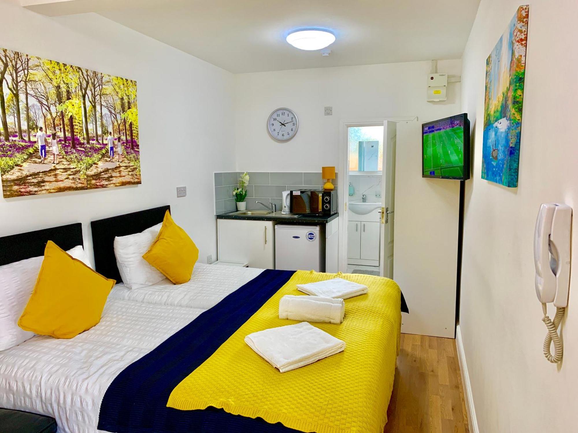 London Studio Apartments, Private Bathroom, Kitchenette, Parking, Np2 외부 사진