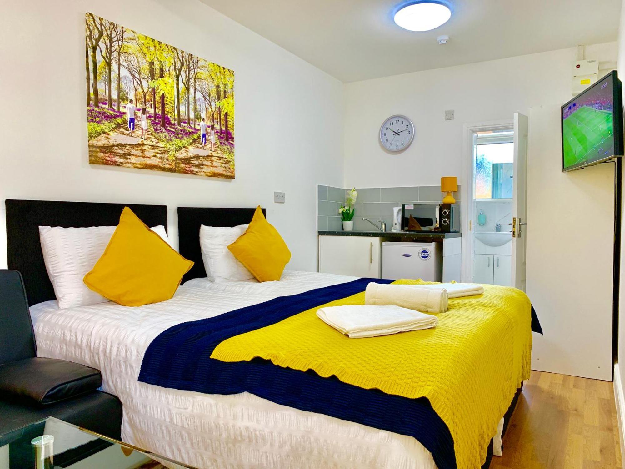 London Studio Apartments, Private Bathroom, Kitchenette, Parking, Np2 외부 사진