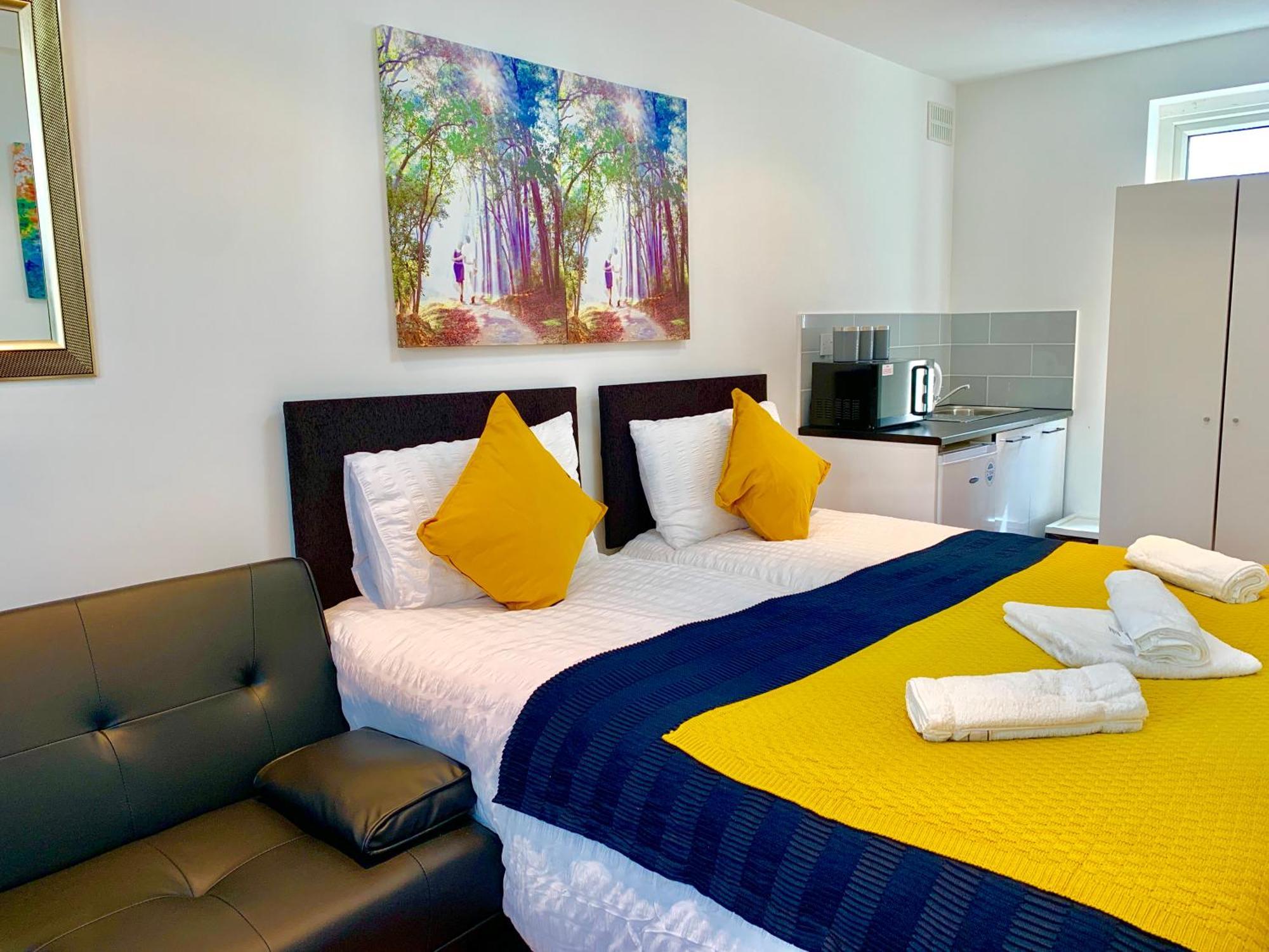London Studio Apartments, Private Bathroom, Kitchenette, Parking, Np2 외부 사진