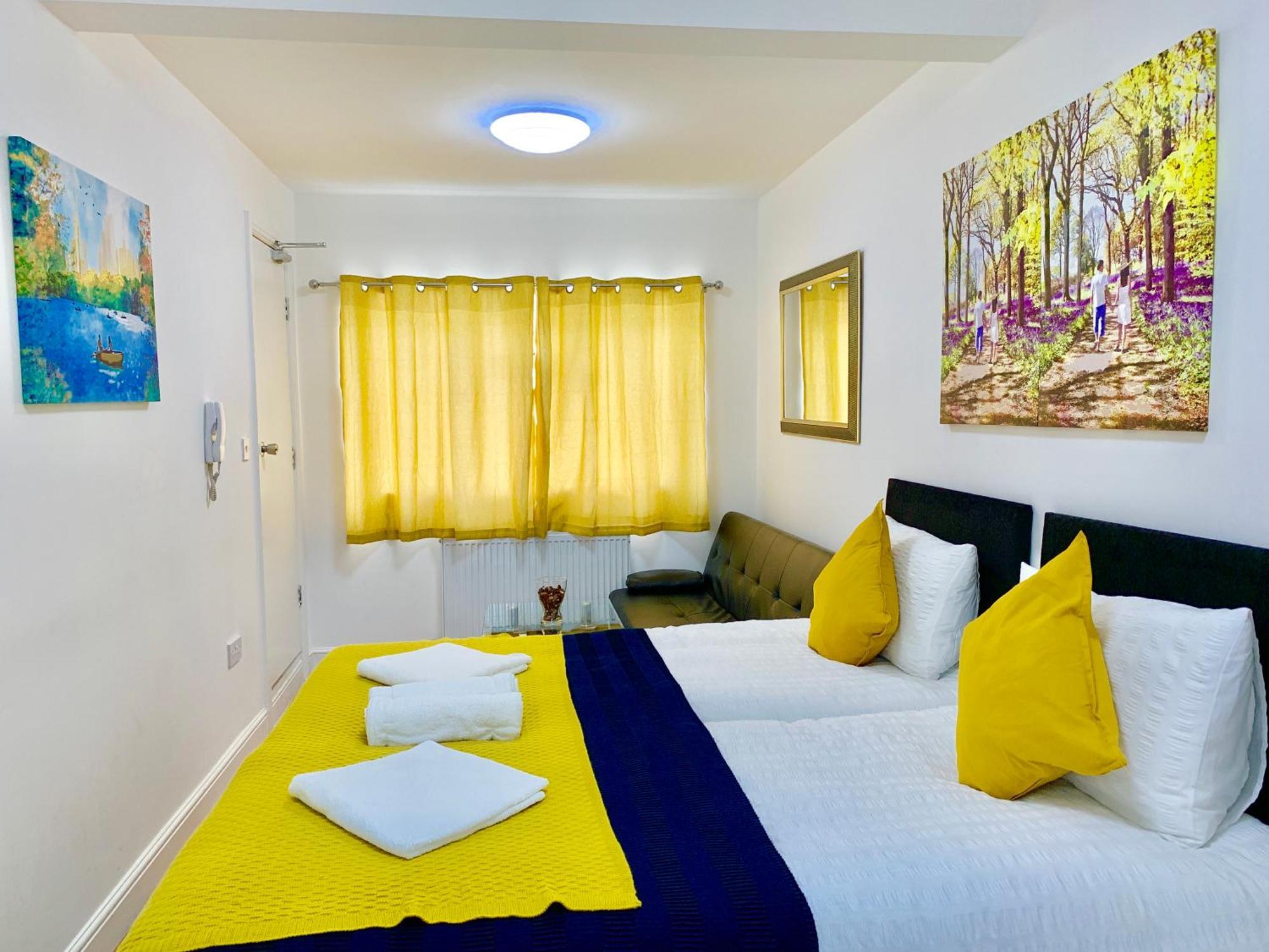 London Studio Apartments, Private Bathroom, Kitchenette, Parking, Np2 외부 사진